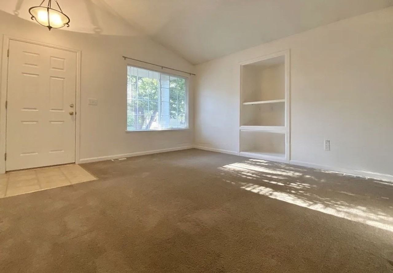 1914 Fountain Ct - Photo 3 of 21