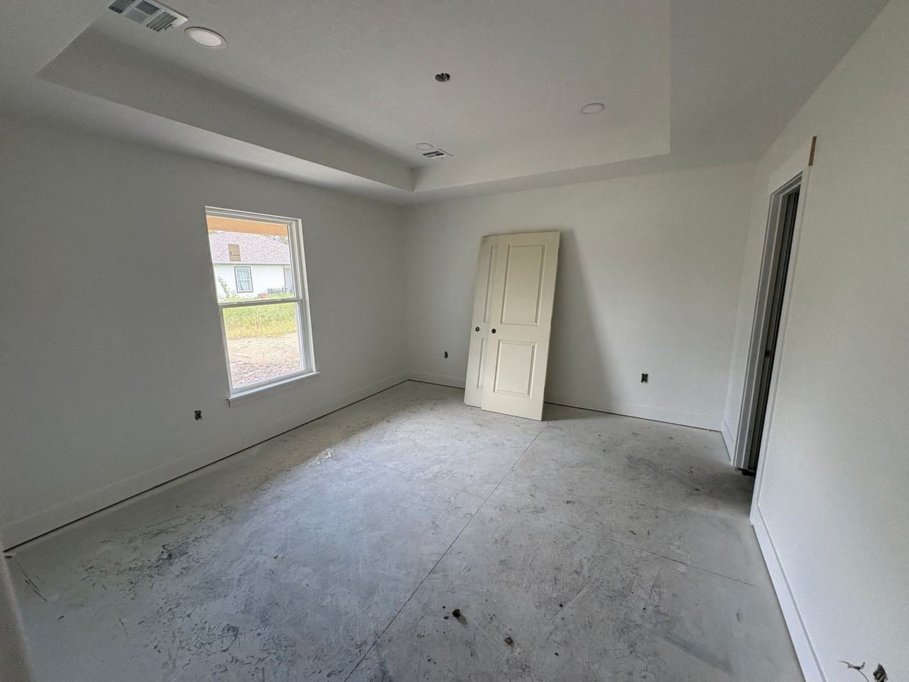 1614 Green Valley Cir - Photo 3 of 8