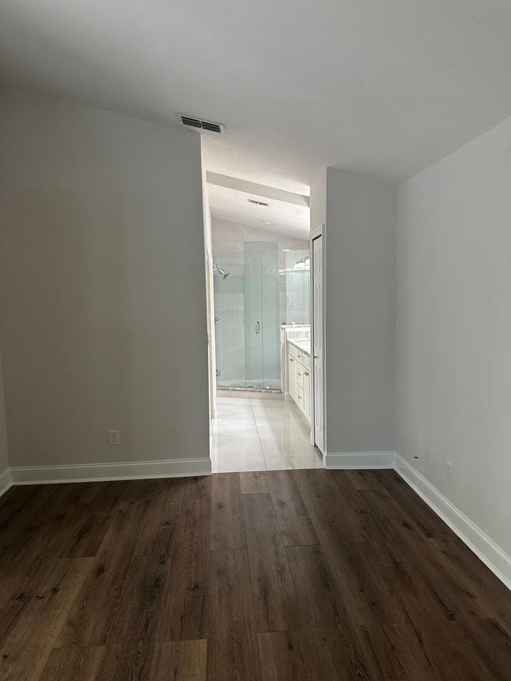21194 Old Oak Pl - Photo 7 of 40