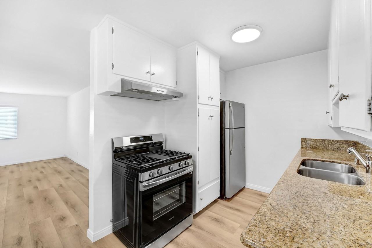 1451 Princeton St - Photo 2 of 3