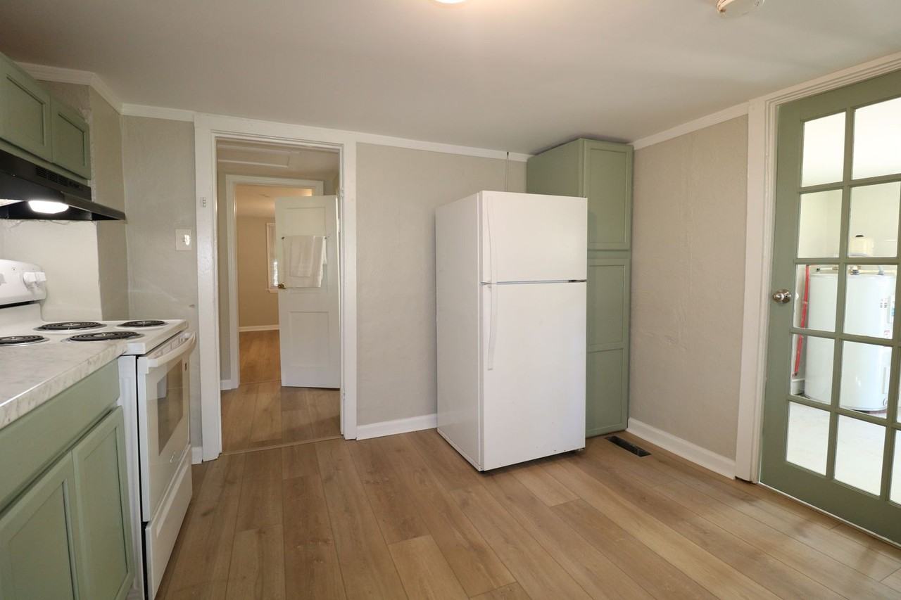 118 Holman St - Photo 3 of 16