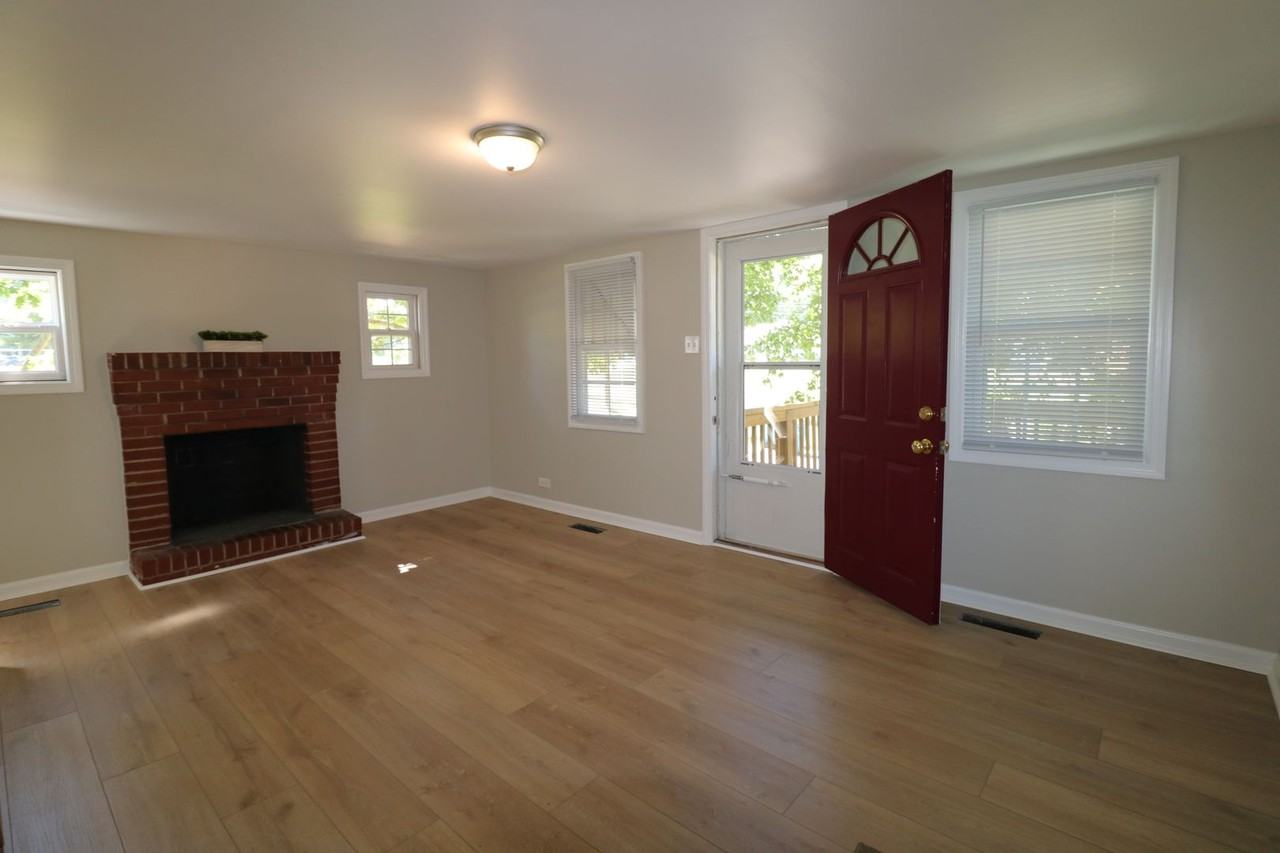 118 Holman St - Photo 5 of 16