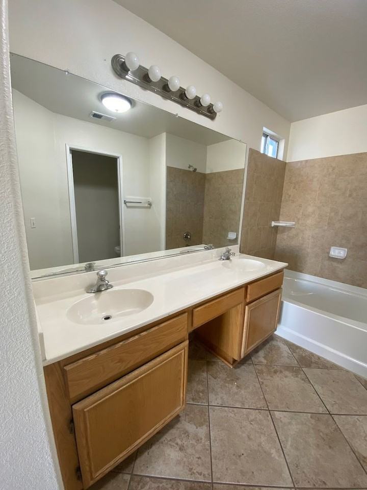 30567 Pine Creek Dr - Photo 3 of 8