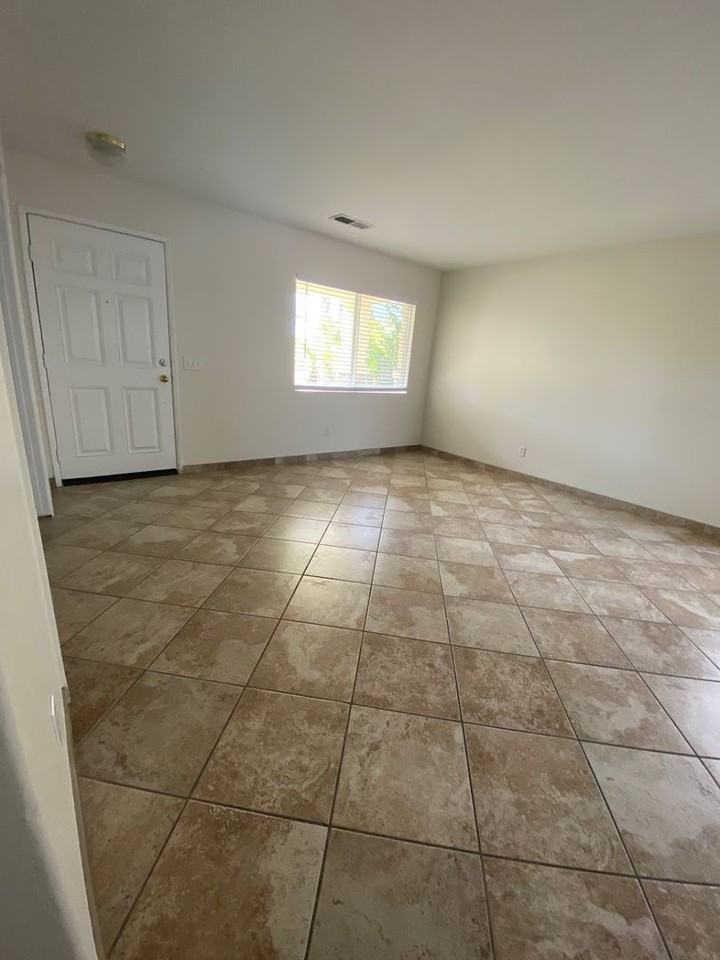30567 Pine Creek Dr - Photo 4 of 8