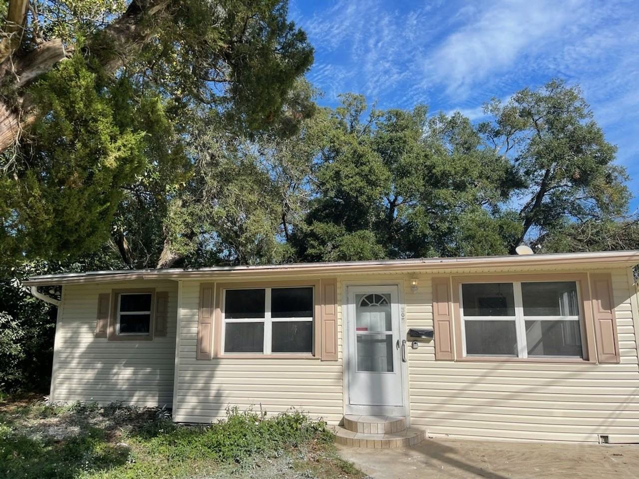 305 Hopkins Ave - Photo 2 of 12