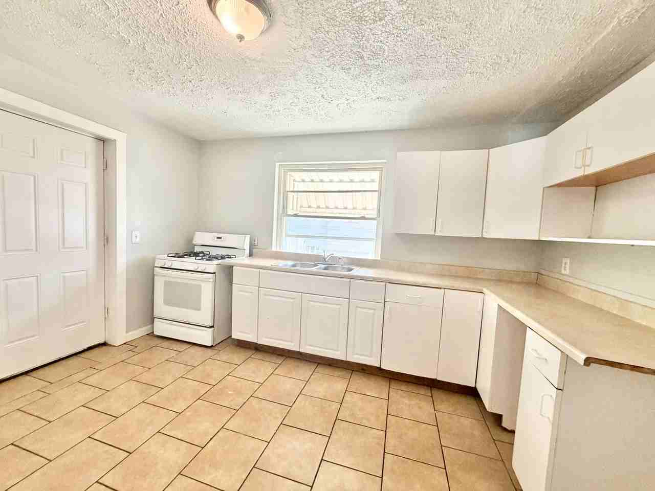 1280 Henkel Dr - Photo 7 of 11