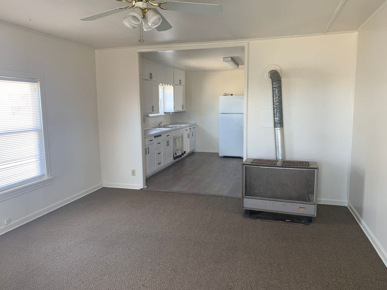 114 S Barker St - Photo 2 of 8