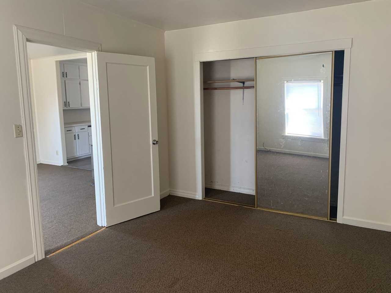 114 S Barker St - Photo 5 of 8