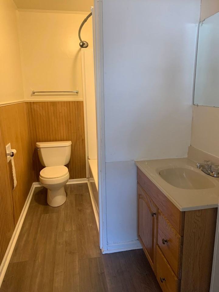 114 S Barker St - Photo 6 of 8