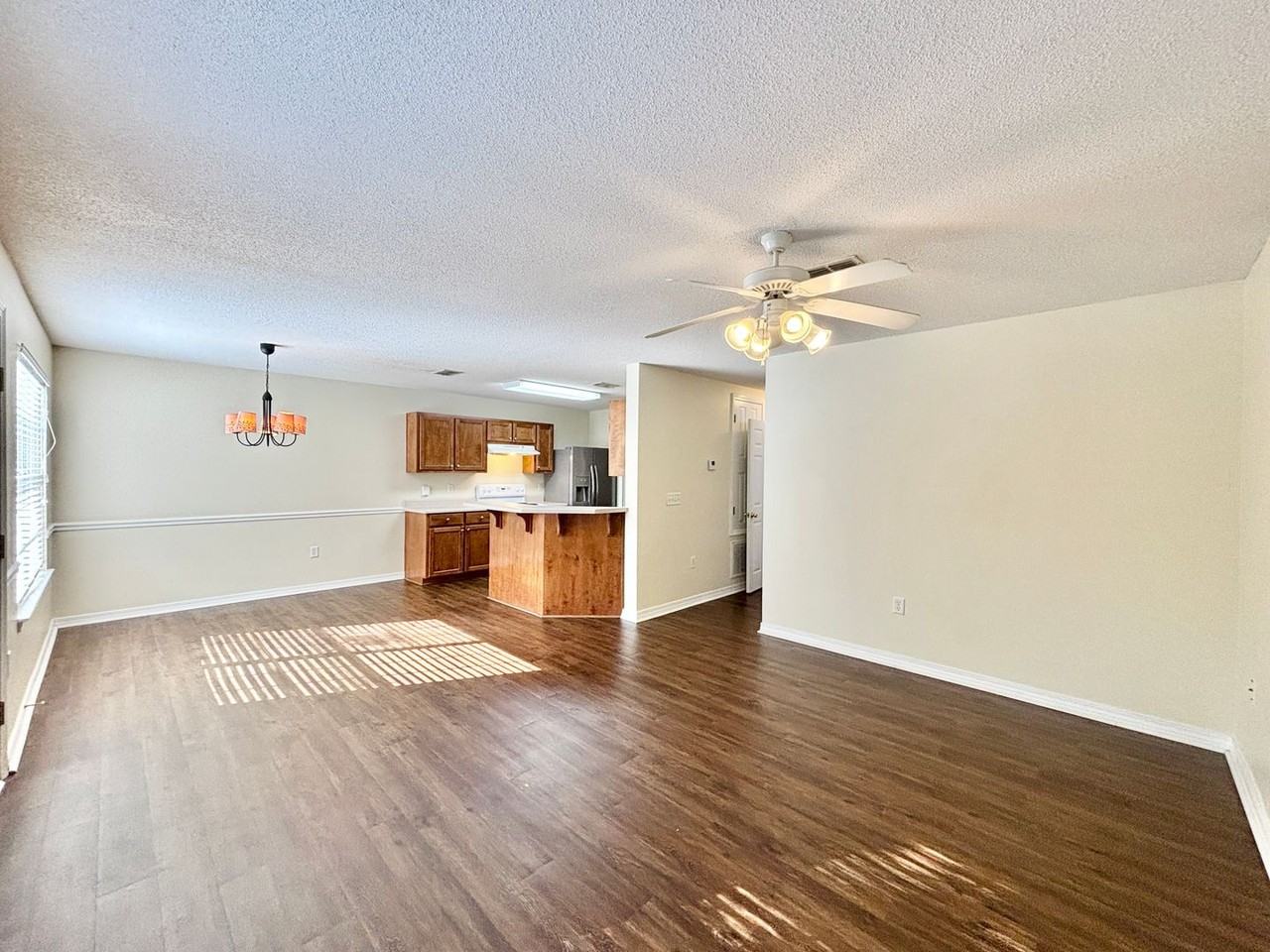5154 Victoria Dr - Photo 4 of 19