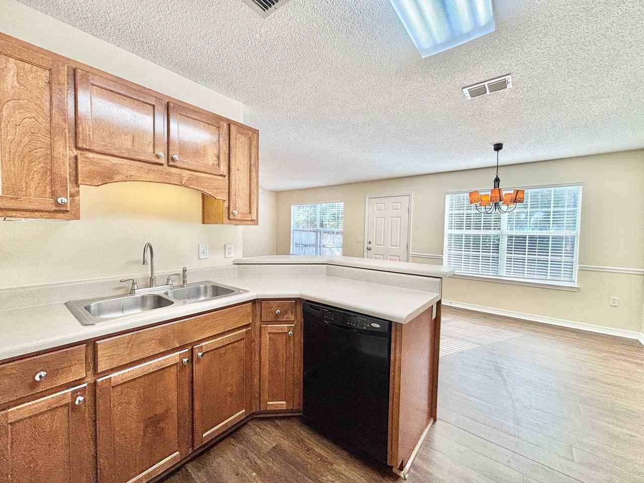 5154 Victoria Dr - Photo 5 of 19