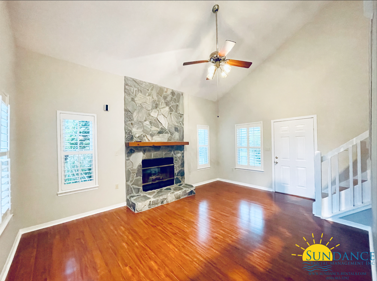 606 Emerald Ln - Photo 3 of 17