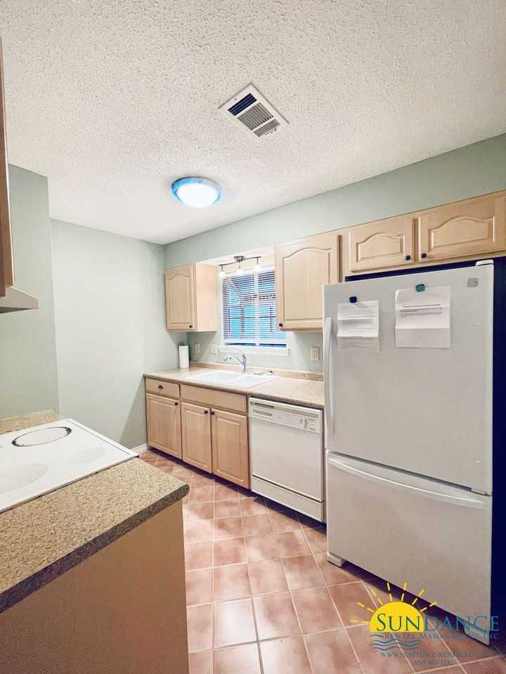 606 Emerald Ln - Photo 4 of 17