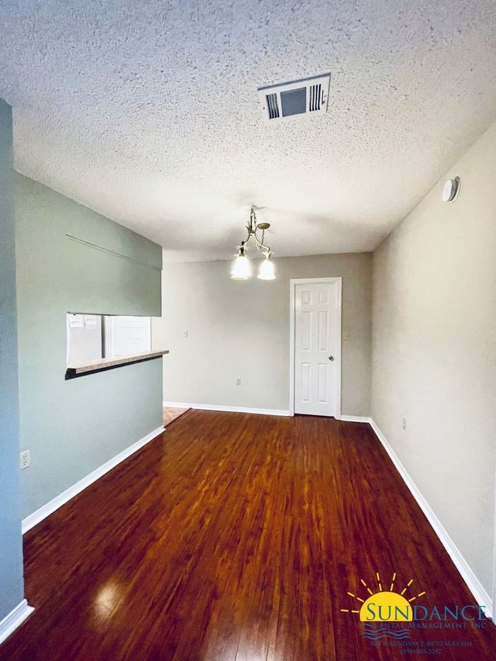 606 Emerald Ln - Photo 5 of 17