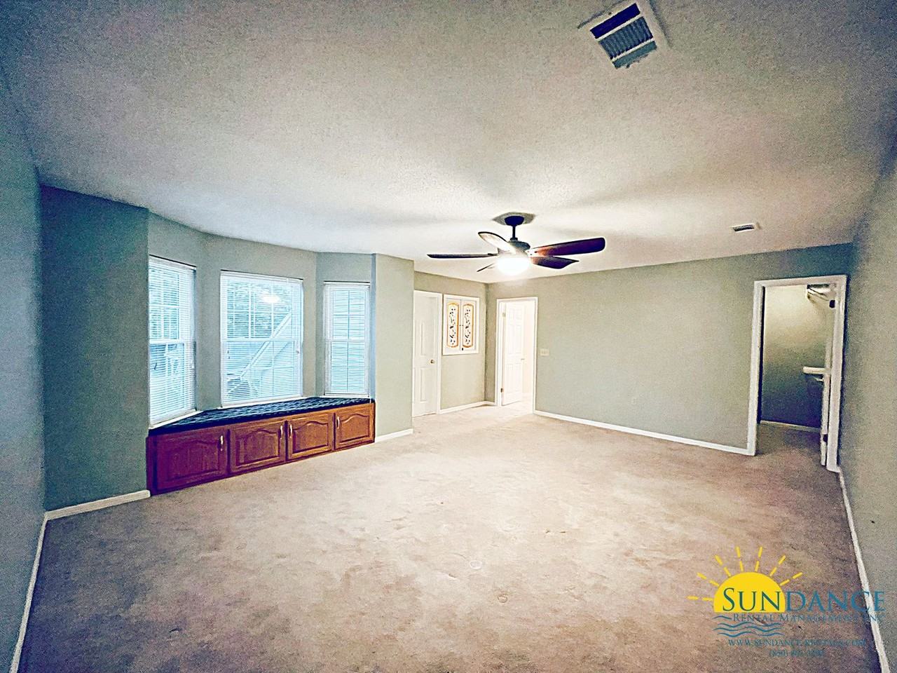 606 Emerald Ln - Photo 6 of 17