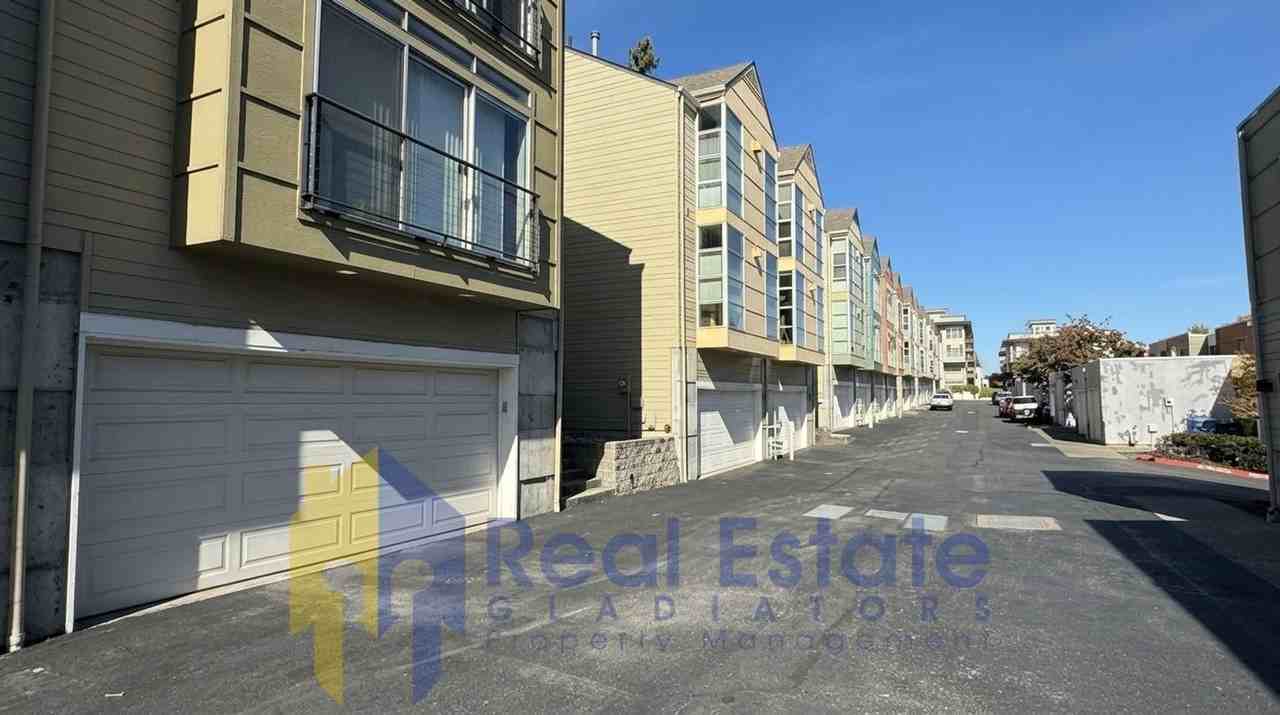 2433 S I St - Photo 4 of 25