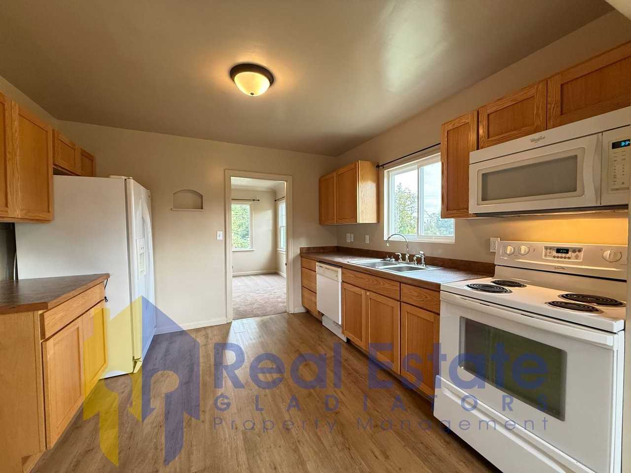 30620 3rd Ave Ne - Photo 4 of 37