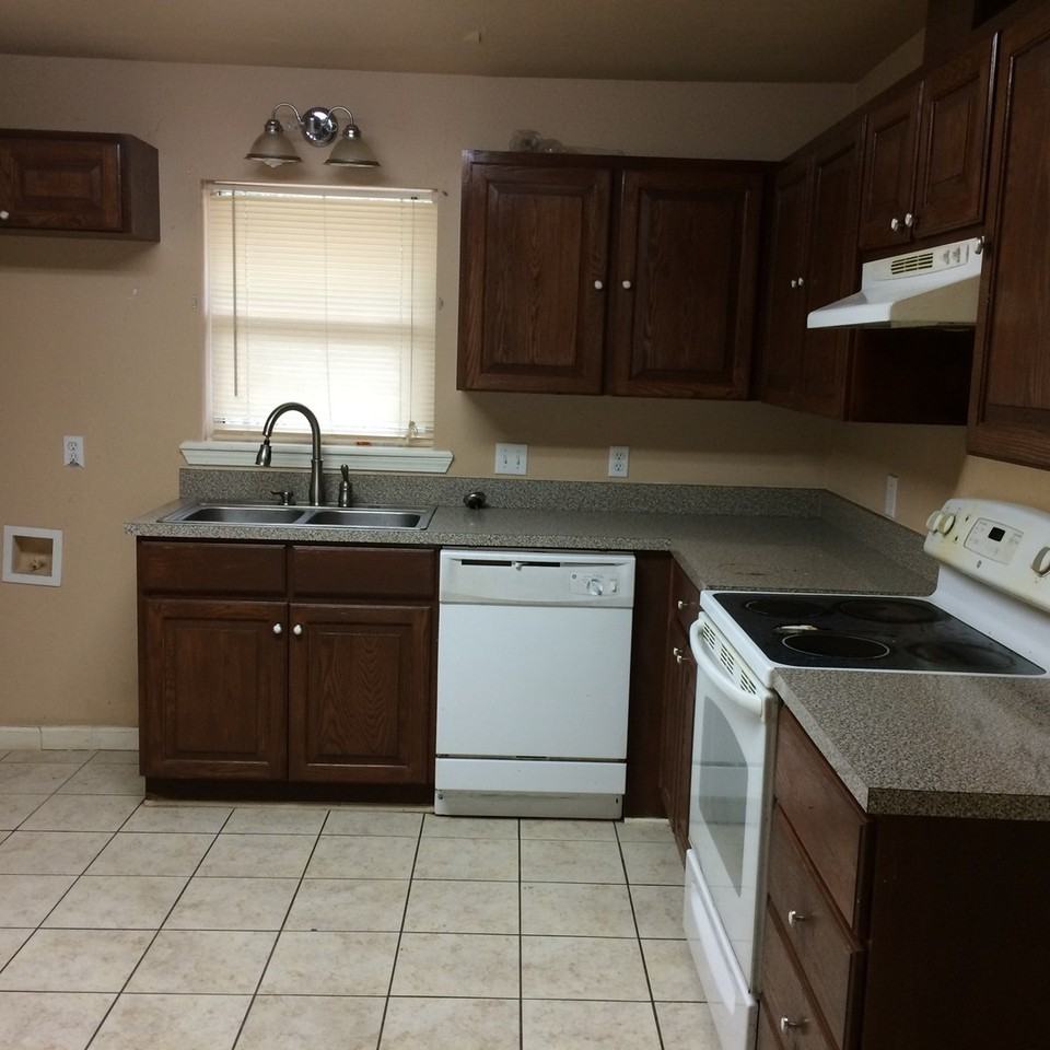 2509 Plantation Dr - Photo 2 of 8