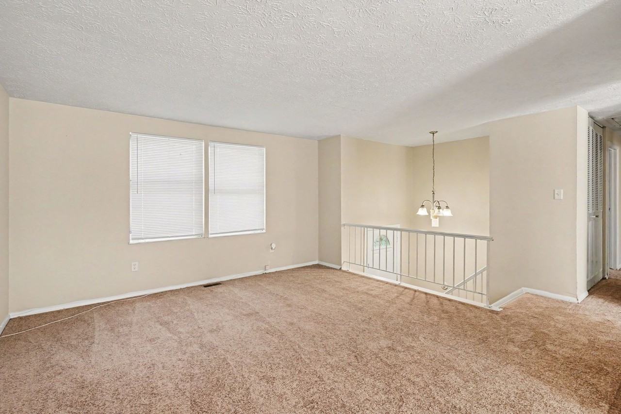 5733 Cape Cod Ln - Photo 3 of 20