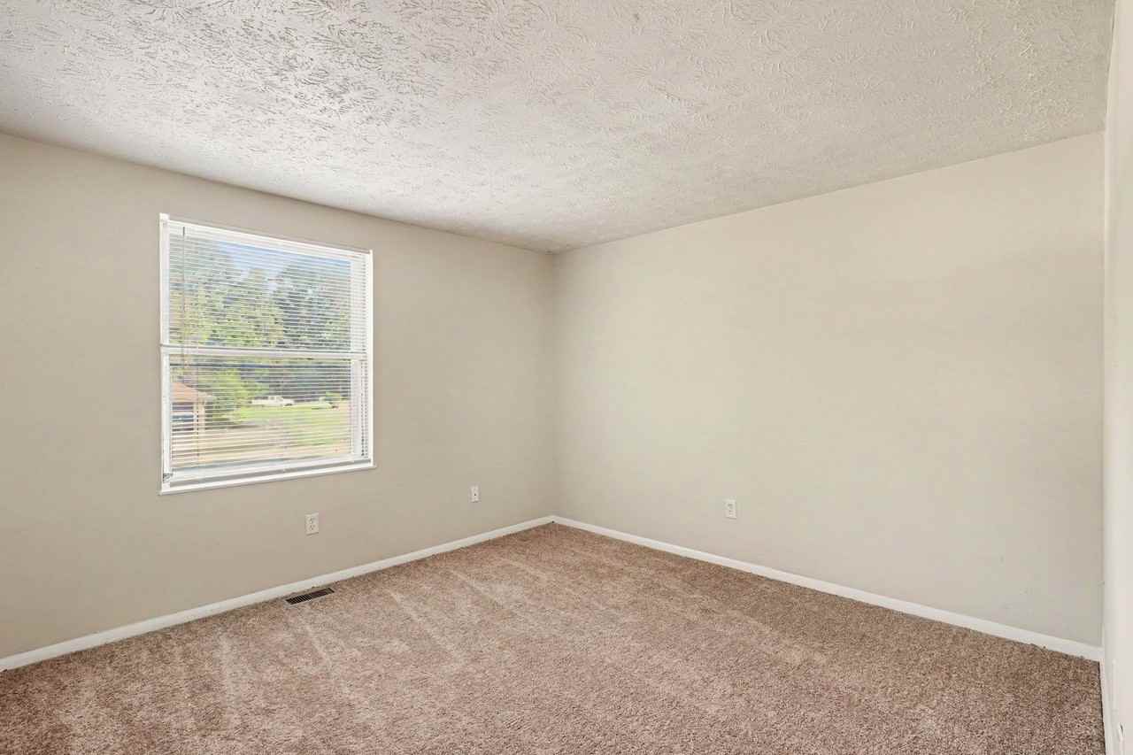 5733 Cape Cod Ln - Photo 7 of 20