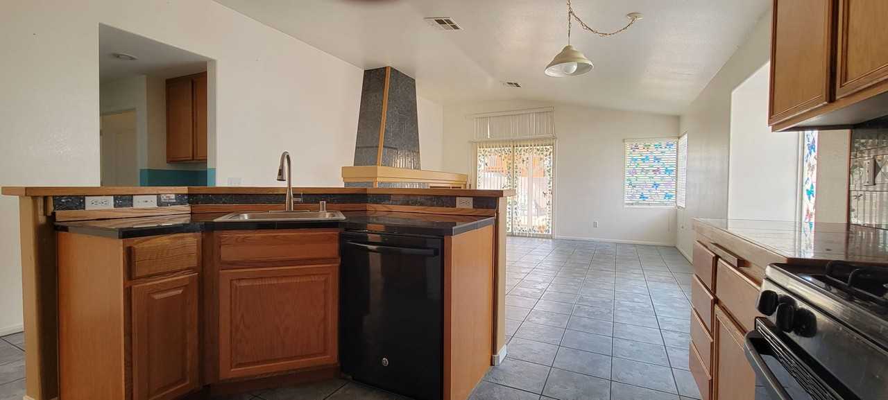 1889 Blue Ribbon Dr - Photo 2 of 13