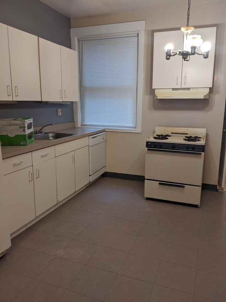 753 Excelsior St - Photo 3 of 16