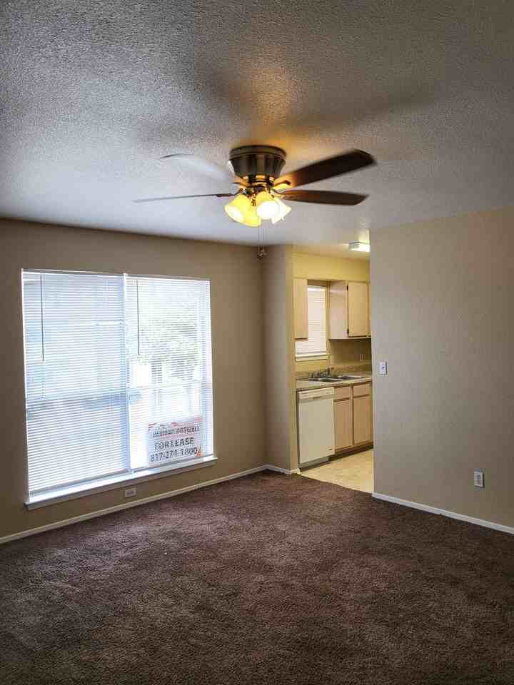 225 Kerby St #D - Photo 5 of 12