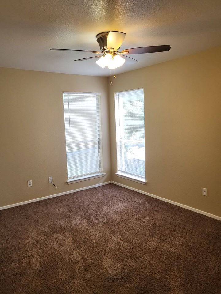225 Kerby St #D - Photo 6 of 12