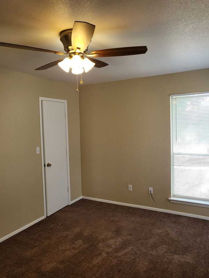 225 Kerby St #D - Photo 7 of 12