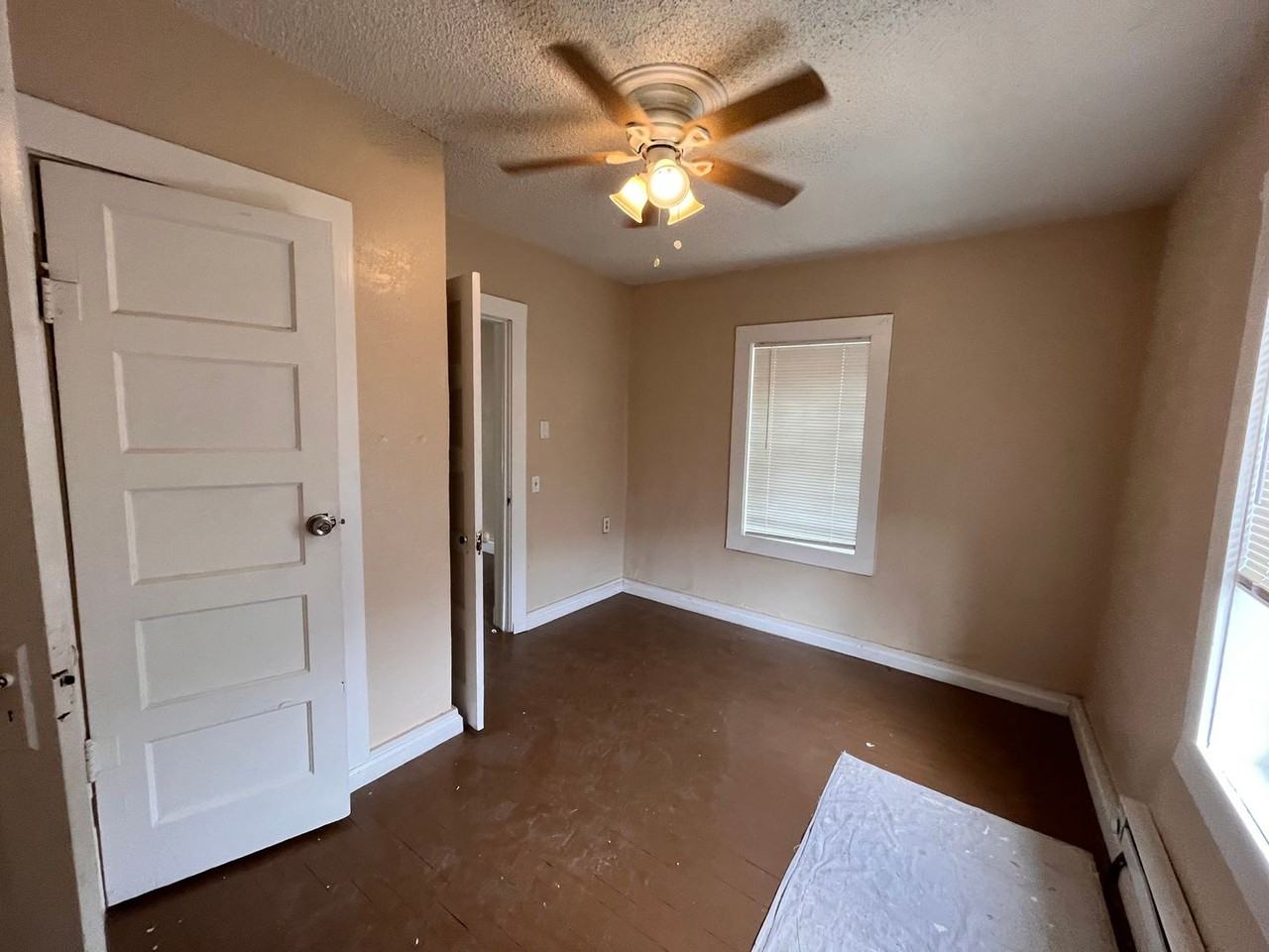 1802 N Maryland Ave - Photo 3 of 5