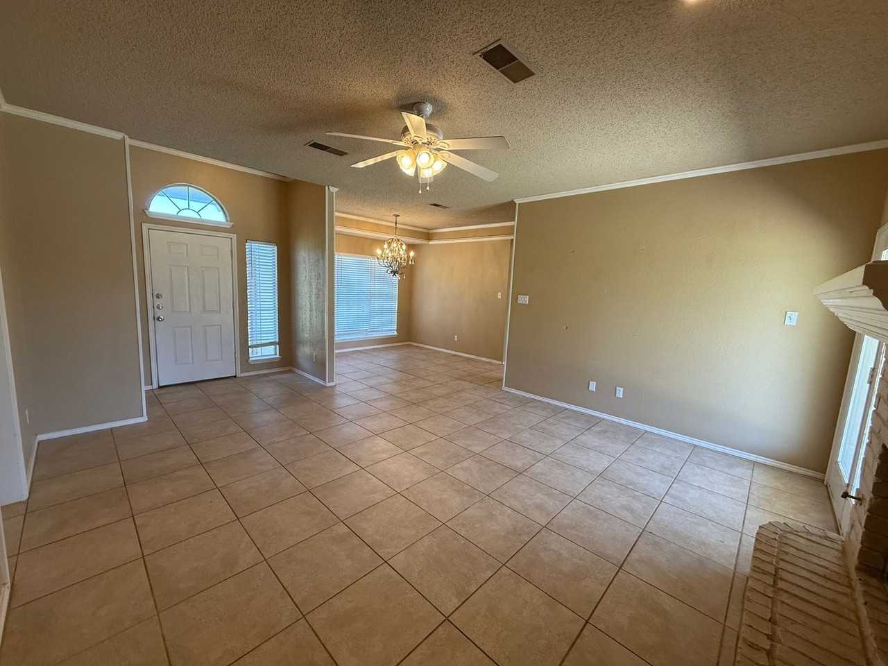 6327 9th St - Photo 3 of 14