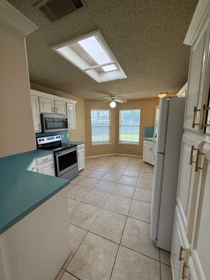 6327 9th St - Photo 5 of 14