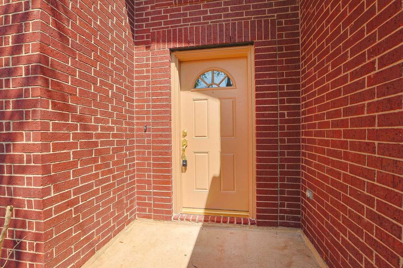 18910 Piney Bend Ct - Photo 3 of 24