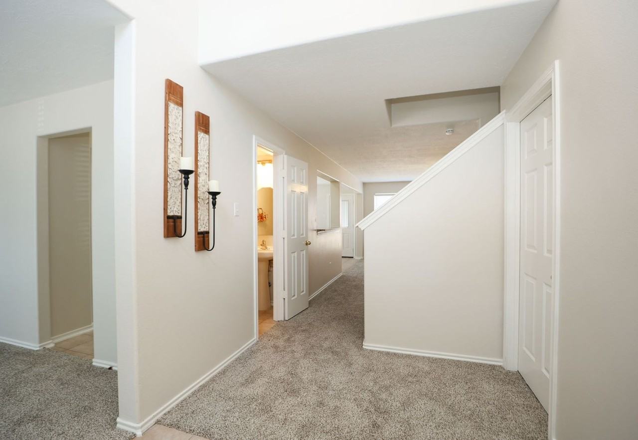 18910 Piney Bend Ct - Photo 4 of 24