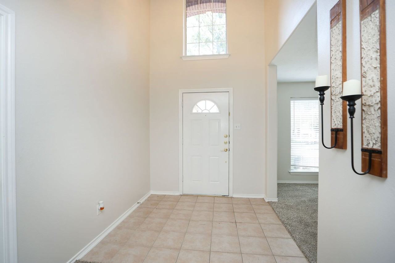 18910 Piney Bend Ct - Photo 5 of 24