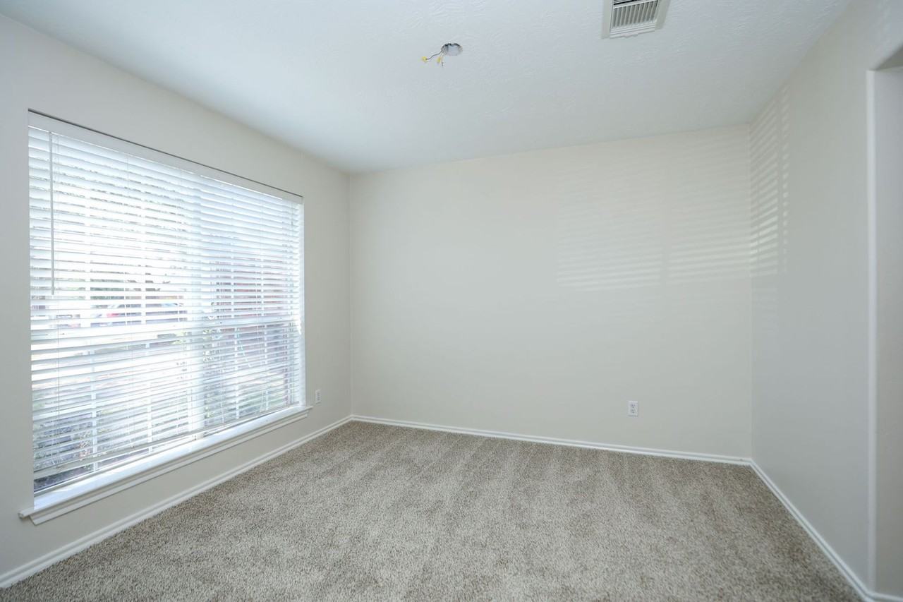 18910 Piney Bend Ct - Photo 6 of 24