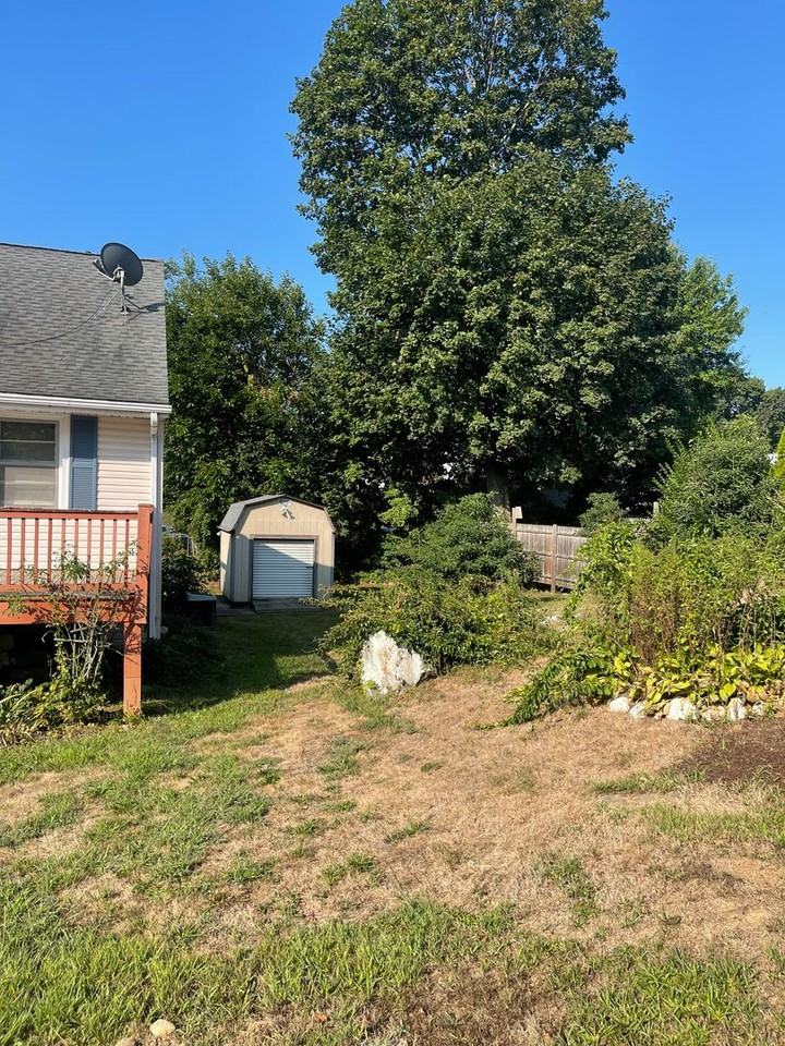 281 Oakwood St - Photo 3 of 16