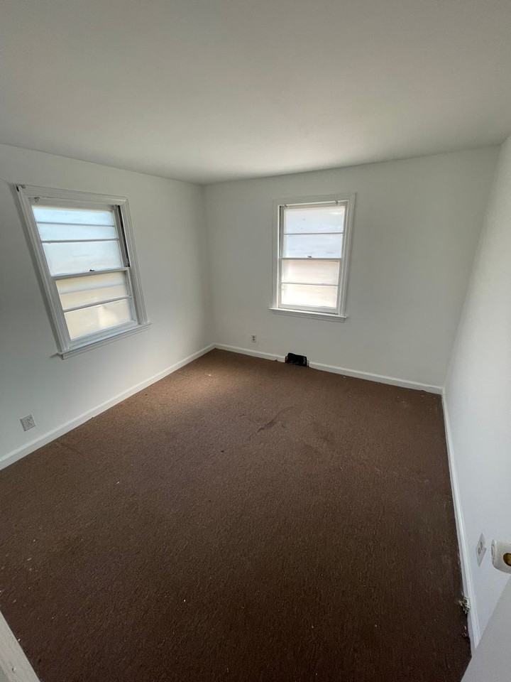 281 Oakwood St - Photo 7 of 16