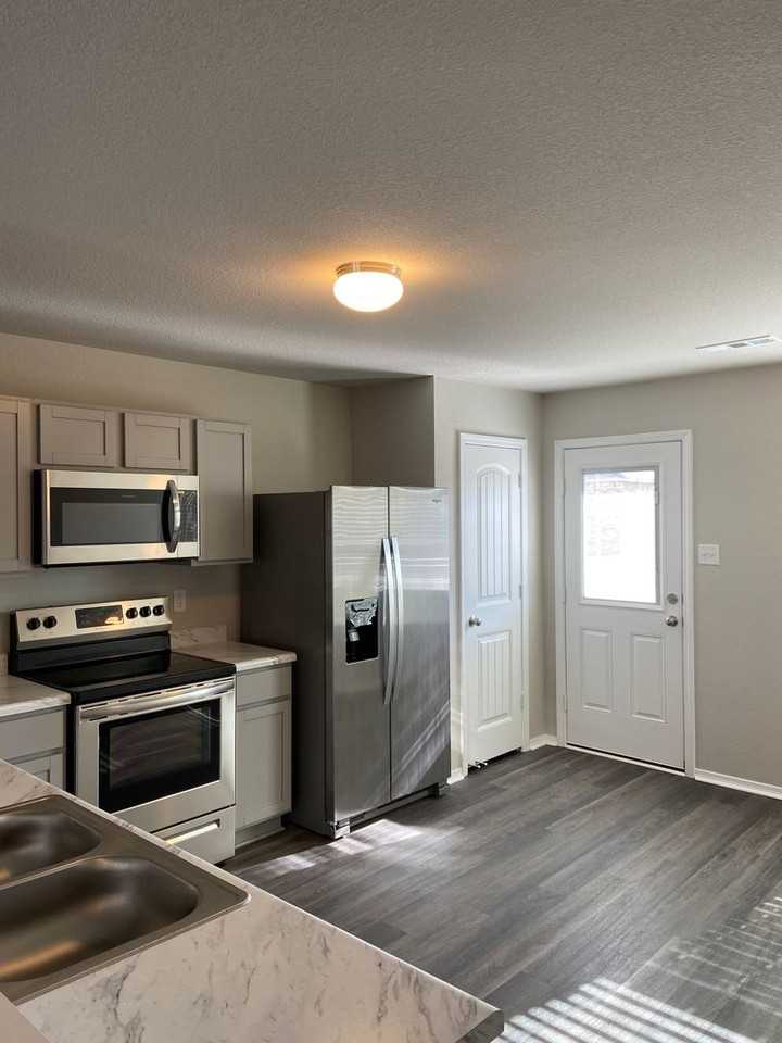 1665 Ryder St - Photo 6 of 20