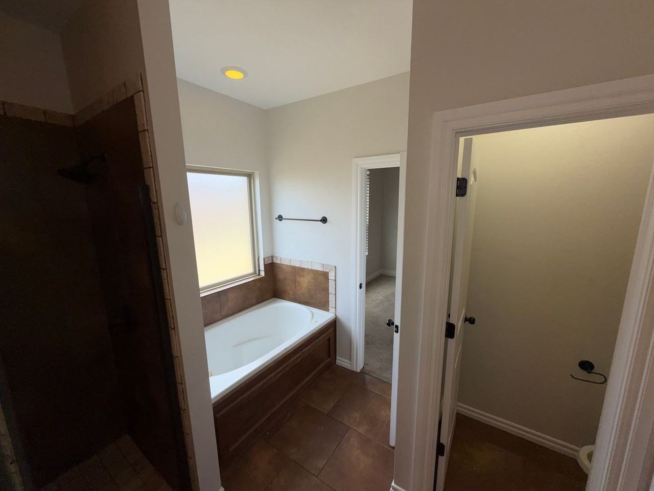7704 Arnold Ct - Photo 3 of 34