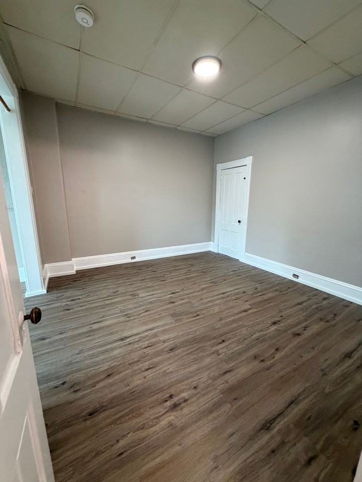 293 Main St - Photo 4 of 9