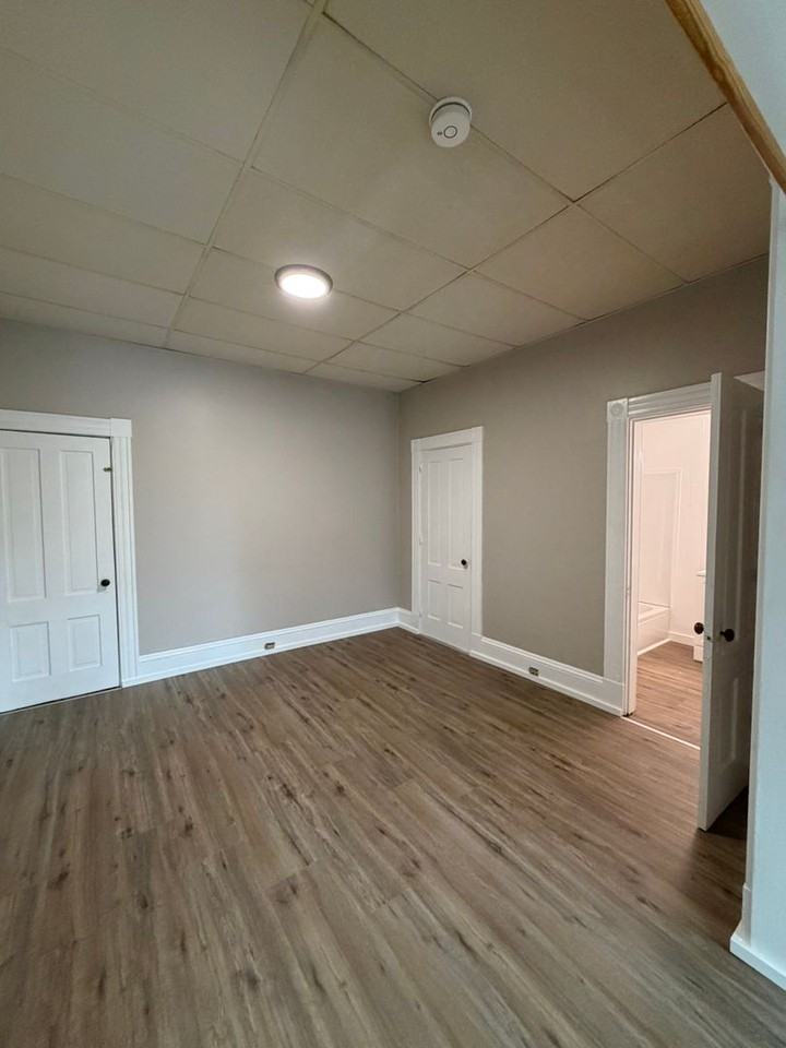 293 Main St - Photo 5 of 9