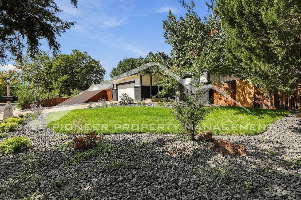 648 Buchanan Ln - Photo 3 of 29
