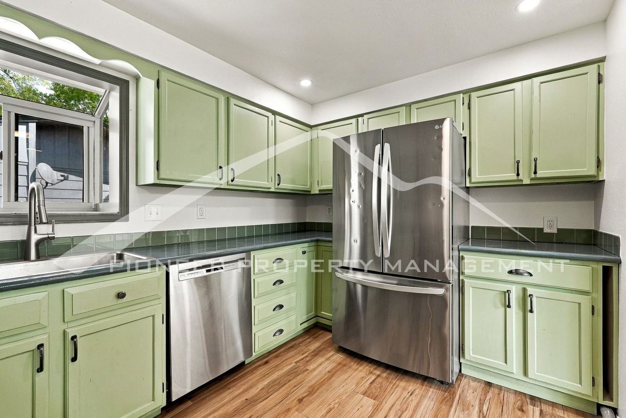 648 Buchanan Ln - Photo 6 of 29