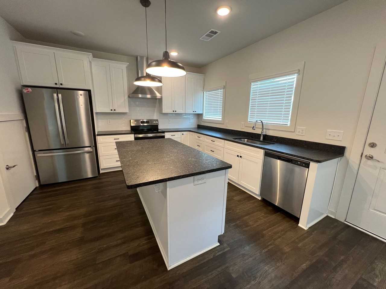 523 N Ross St - Photo 4 of 27