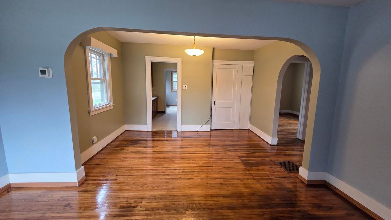 1301 E Oakland Ave - Photo 5 of 11