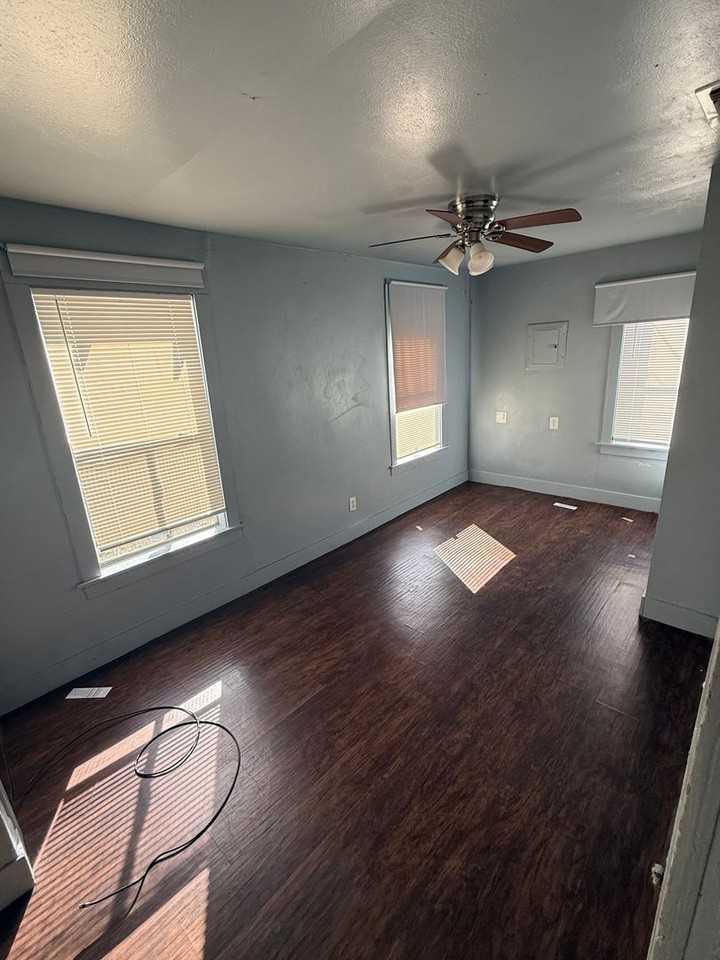 2319 15th St Frnt - Photo 3 of 11