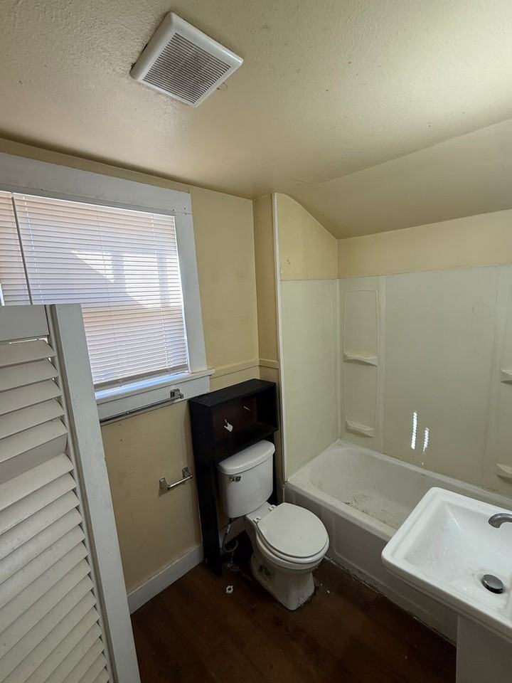2319 15th St Frnt - Photo 7 of 11
