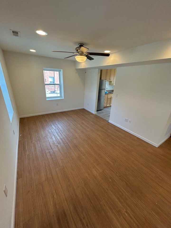 102 Lucas Dr - Photo 4 of 15