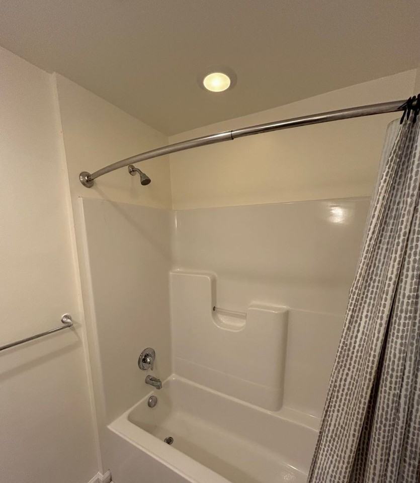 102 Lucas Dr - Photo 7 of 15